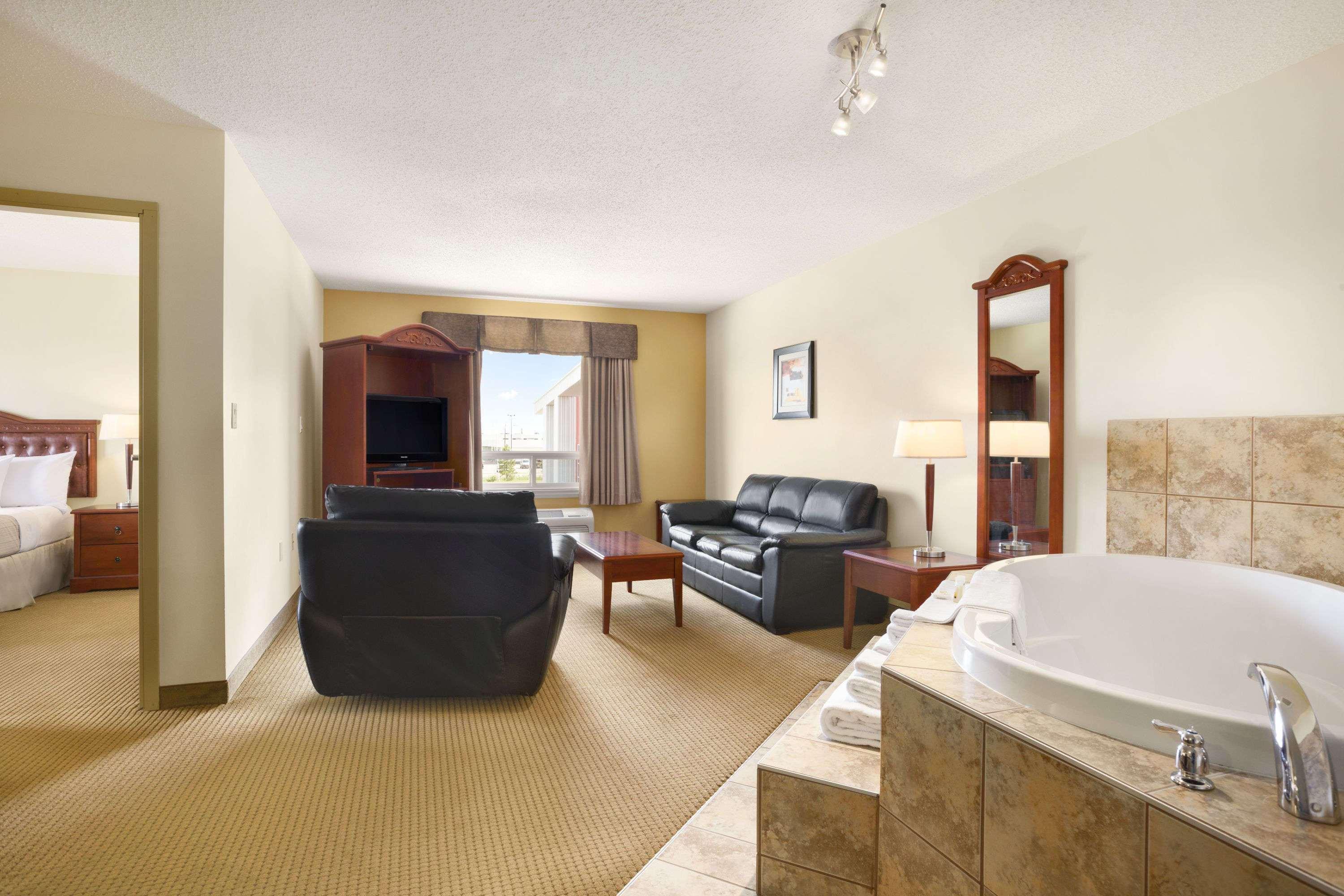 Days Inn By Wyndham Bonnyville Extérieur photo